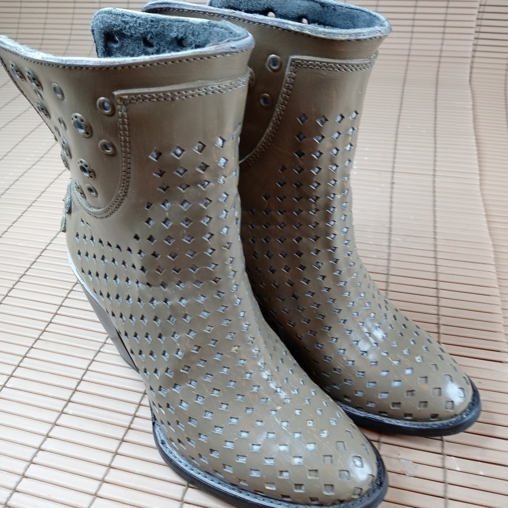 Corral C3200 women's Boots Laser Punched Hand Painted Taupe Leather Size 7 M. Wo